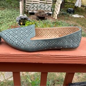 White Mt Green Perforated Flats Loafers tiny rhinestones Sz 9W